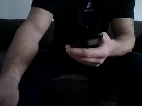Snapshot of Tommyzzzzzz chatting on December 14, 8:45 am Tommyzzzzzz online show from December 14, 8:45 am