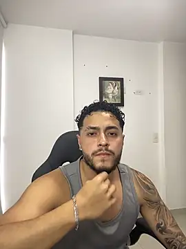 MattiaDupont online show from May 4, 10:33 pm