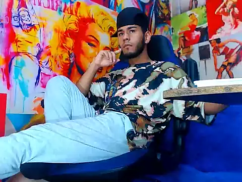 warmNoah online show from April 13, 6:52 pm