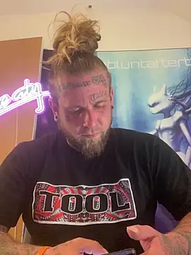 Smokebluntafterblunt online show from May 25, 12:39 am