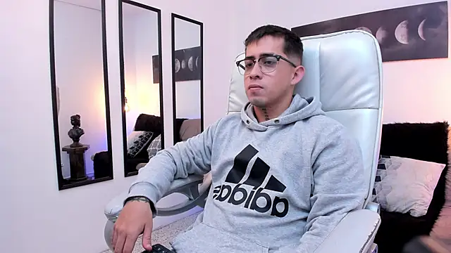 Tommas Jhonson online show from March 4, 1:45 am