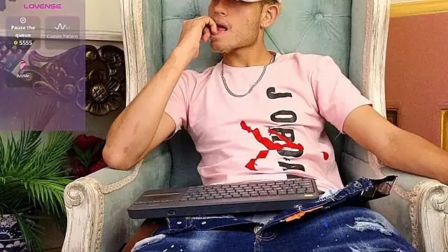 ItsZairen online show from February 28, 4:44 am