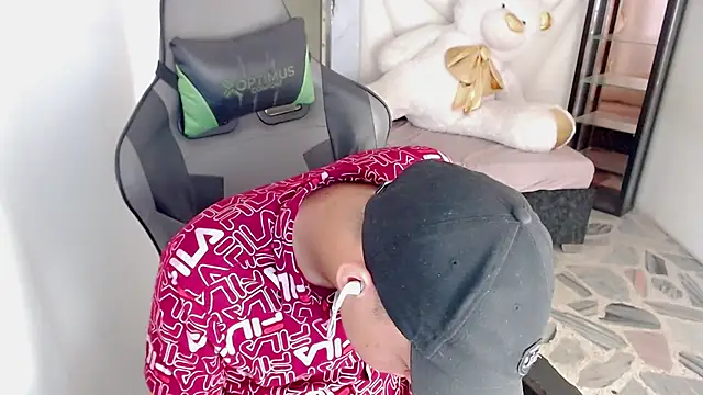 Top and bottom online show from April 27, 8:25 pm