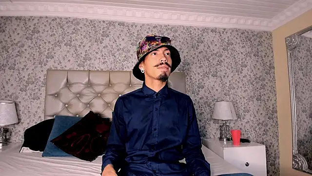 NoaahTylor online show from April 1, 9:12 pm