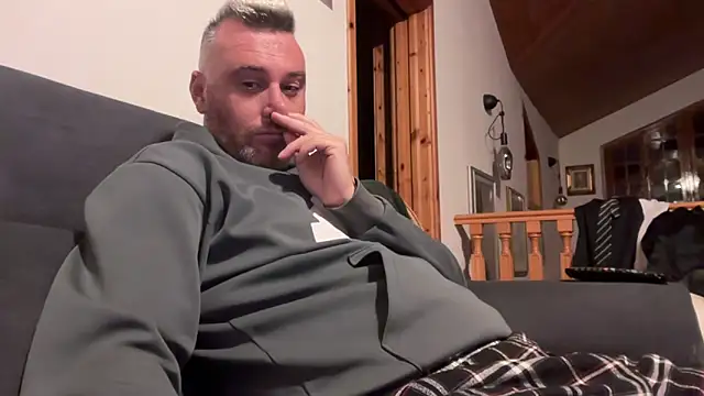 Snapshot of marcovik1 chatting on March 1, 11:04 pm marcovik1 online show from March 1, 11:04 pm