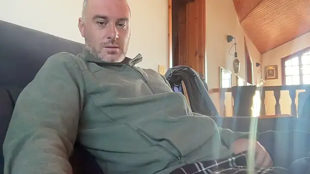 Snapshot of marcovik1 chatting on February 17, 9:41 am marcovik1 online show from February 17, 9:41 am