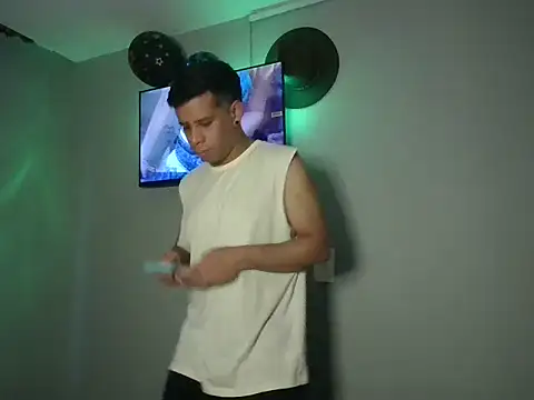 WILD BIGCOCK35 online show from February 14, 5:02 am