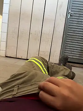 Nickysfd01 online show from April 11, 2:20 pm