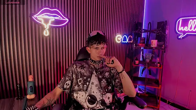 Maximoking26 online show from April 15, 2:11 am