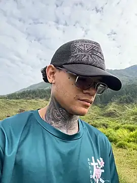 Maxtor  online show from February 27, 1:01 pm