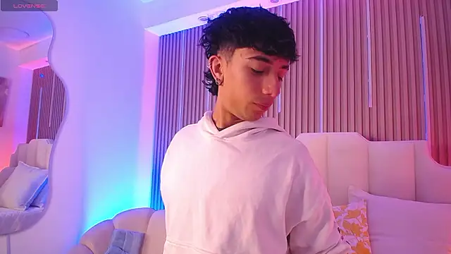 Aiden Rivers  online show from March 6, 12:46 pm