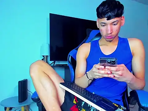 Lyam Russo online show from April 2, 3:37 am