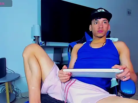 Lyam Russo online show from April 18, 5:53 am