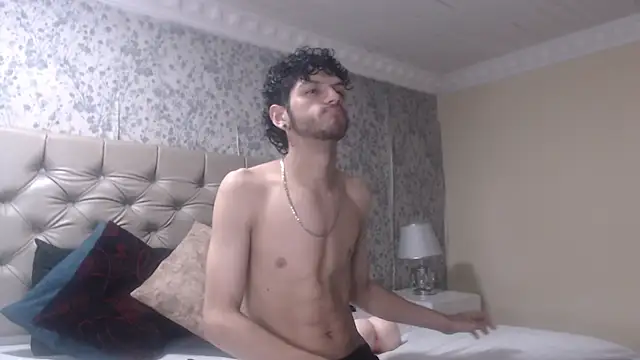 Snapshot of LuckySammer chatting on February 26, 11:44 am LuckySammer online show from February 26, 11:44 am