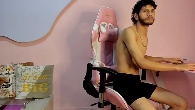 Snapshot of LuckySammer chatting on February 20, 11:56 am LuckySammer online show from February 20, 11:56 am