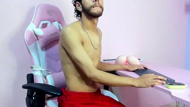 Snapshot of LuckySammer chatting on February 23, 12:18 pm LuckySammer online show from February 23, 12:18 pm