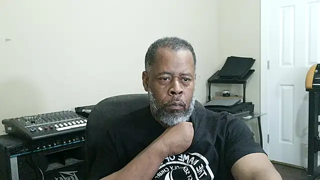 Cleozevo1961 online show from April 18, 3:57 pm