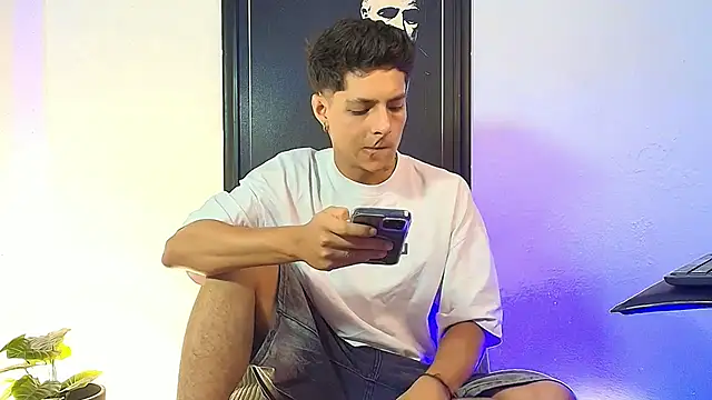 Eliassalvatore  online show from July 1, 3:35 pm