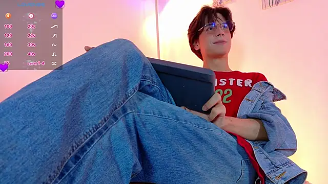 lui x dust online show from March 23, 2:17 am