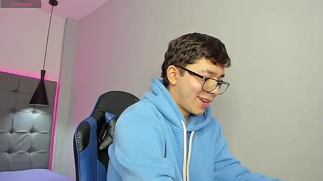 Julian Smith21 online show from March 12, 1:41 pm