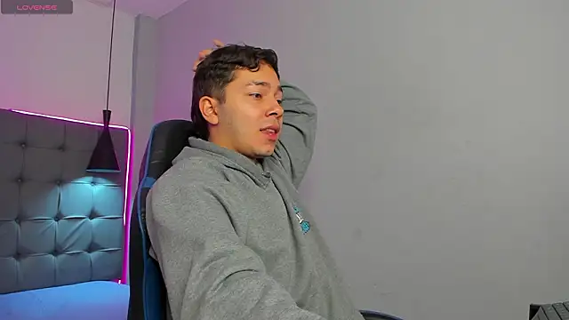 Julian Smith21 online show from February 25, 12:17 pm