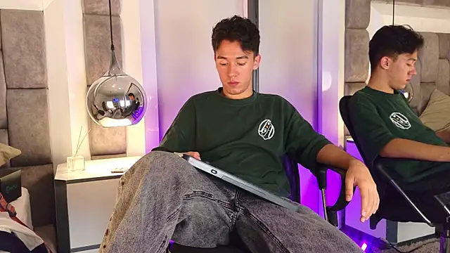 Austin Reedss online show from May 21, 1:15 pm