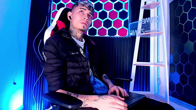 Max Hader  online show from April 13, 3:18 am