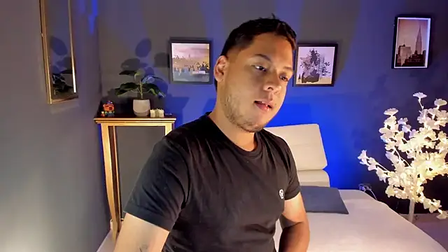 Akon 2XXX online show from April 4, 1:19 pm