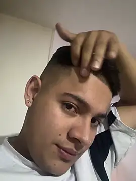 OliverTabordaa online show from April 16, 9:04 pm