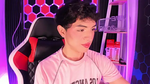 Cristopher Wild online show from April 24, 8:33 pm