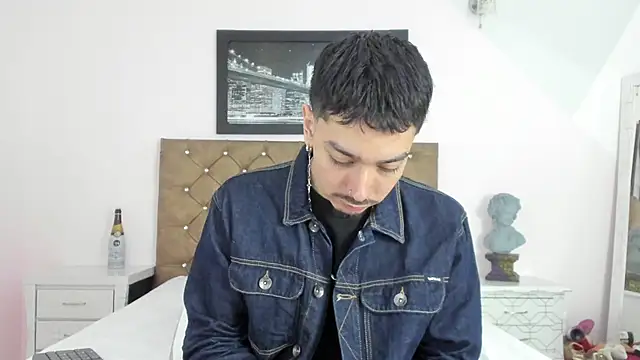 finn jackson online show from April 22, 7:29 pm