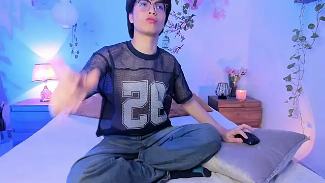 Kai blaz online show from April 14, 11:04 pm