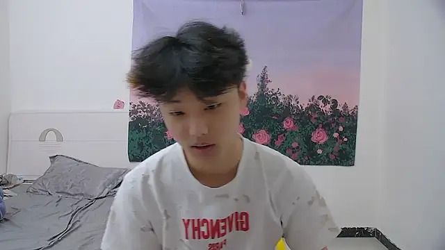 icecream-002 online show from April 21, 11:49 am