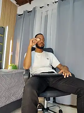 Oliver bigblack cock online show from April 4, 7:44 pm