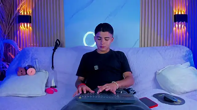Liam Dustin online show from July 19, 8:48 pm