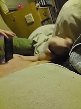 bigbog9323 online show from April 17, 10:45 pm