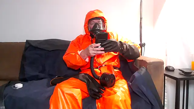 latexslaveboy online show from June 14, 8:00 pm