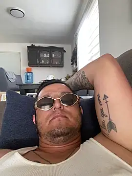 HOTB0Y18 online show from May 18, 5:06 pm