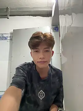 Nguyencuong1999 online show from May 2, 8:06 am
