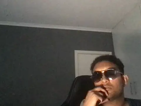 uunluckii online show from March 24, 4:34 pm