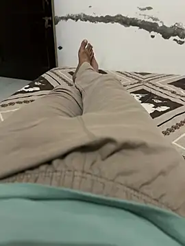 roymustang010 online show from April 2, 9:50 am