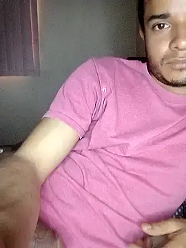 LuisLatinboyy online show from April 18, 8:42 pm