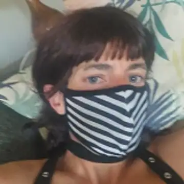 Wayuphornybttm online show from April 29, 5:30 pm