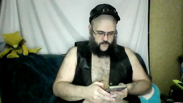 BriTheTopBear online show from May 2, 3:20 am