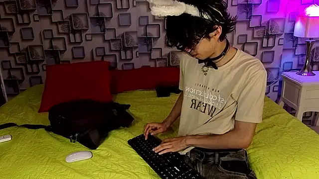 Twink Sebas7 online show from May 14, 12:36 pm