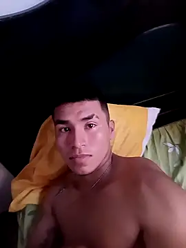 estivenhot online show from April 11, 1:14 pm