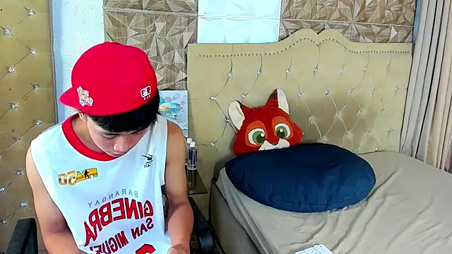 roberthugecock online show from May 16, 10:36 am
