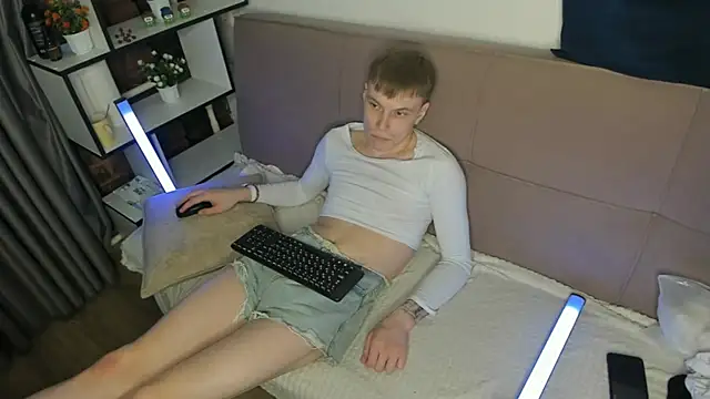 TwinkWhite online show from April 22, 3:02 am