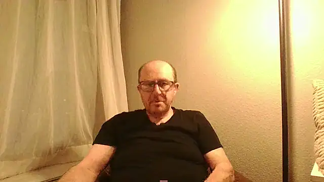 CallumBee online show from April 11, 10:08 am