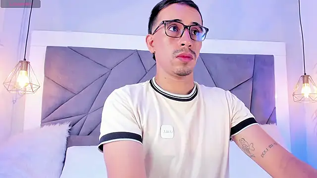 Mr Aaronn online show from April 25, 5:21 pm